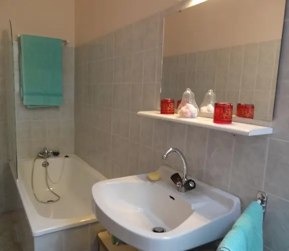 - Les Pins - Konukevi