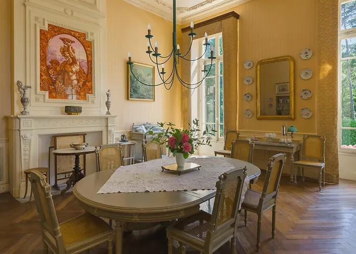 - Les Pins - Konukevi